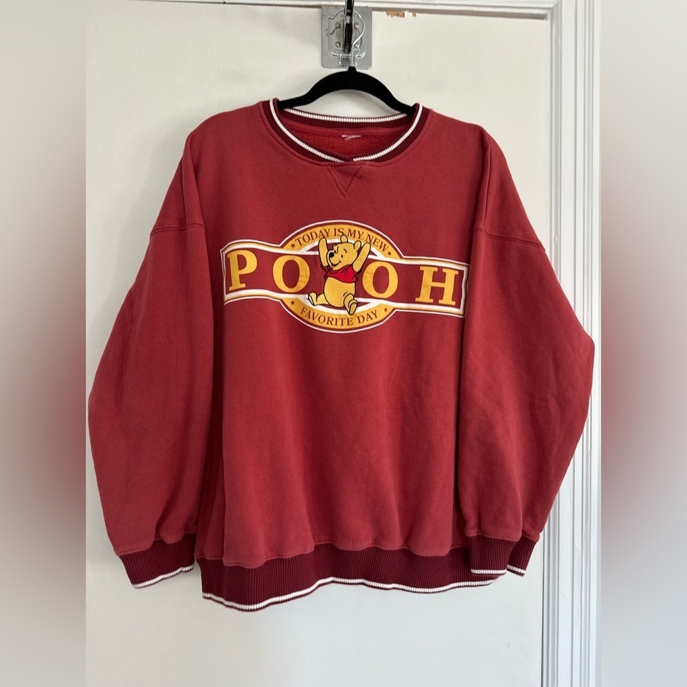 EUC Disney Winnie the Pooh Spellout VTG collection pullover Maroon sweatshirt.